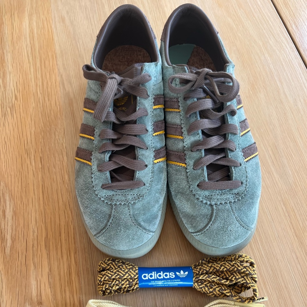 Adidas Malmo in blue suede with 3 sets laces